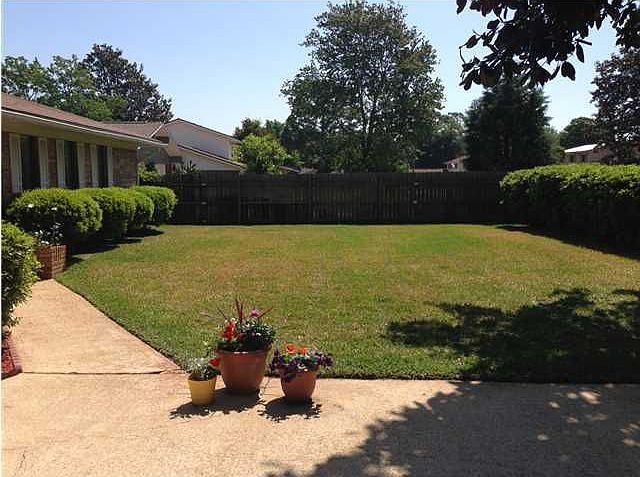 1st image of 609 Manor Ct