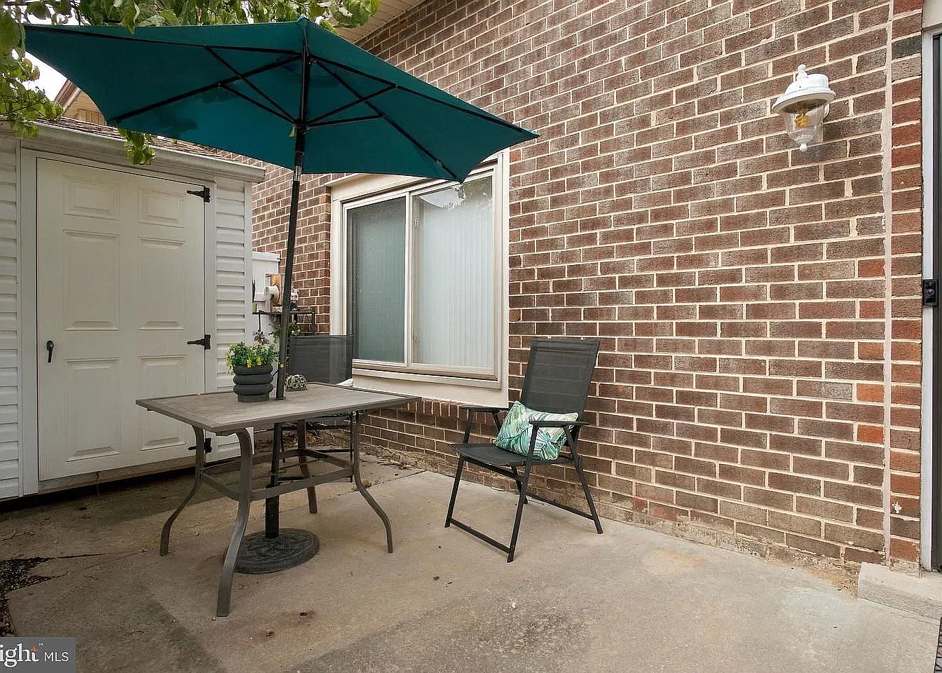3 bed, 1325 sqft, $2,000 — Photo 2