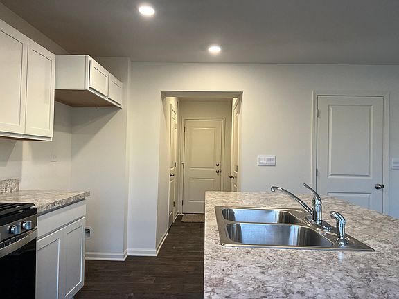 5th image of 3903 Brickyard Dr
