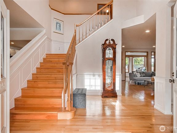 5th image of 4115 52nd Street NE