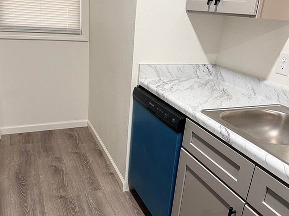 4th image of 300 W Easy St
