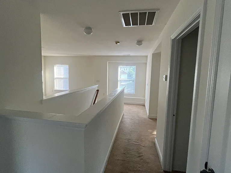 Rutherglen Ct — Photo 18