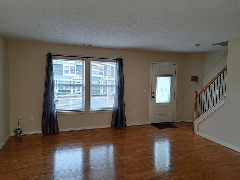 1276 Frost Pl — Photo 2