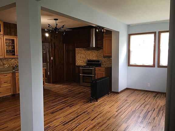 2nd image of 912 Wisconsin Ave