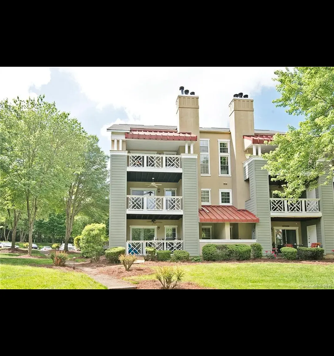 2 bed, 1026 sqft, $1,900 — Photo 1