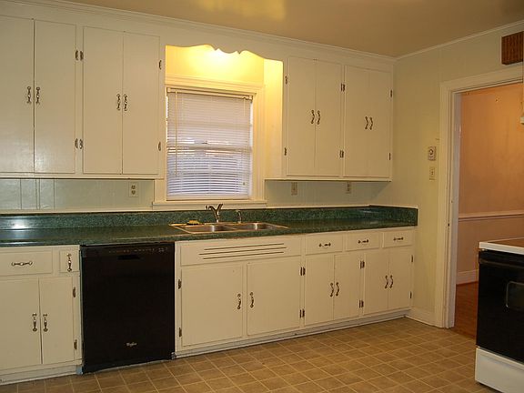 3rd image of 2408 Aiken Dr
