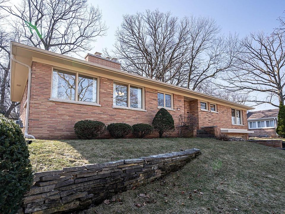 8621 Ravenswood CIRCLE, Wauwatosa, WI 53226 Zillow