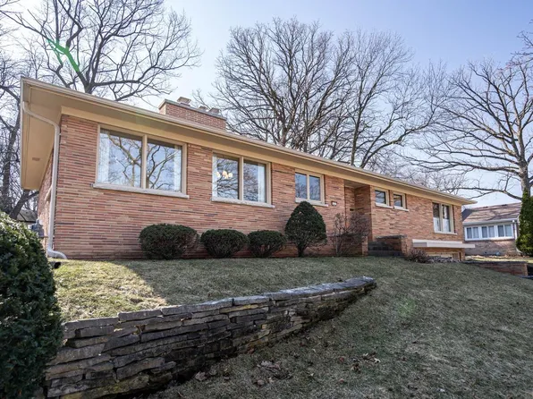 8621 Ravenswood CIRCLE, Wauwatosa, WI 53226
