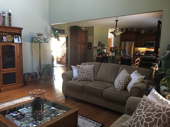 5th image of 16801 Chaucer Dr