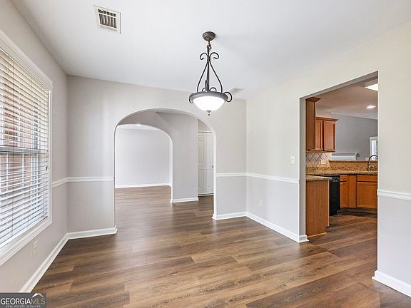 5th image of 6062 Park Bend Ave