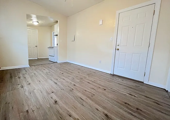 2 bed, 1.0 bath, 680 sqft, $1,195 — Photo 3