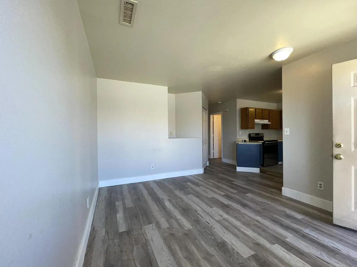 Building Photo - 8132 E Lakeshore Dr #B