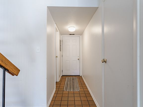 5th image of 7421 Country Brook Dr