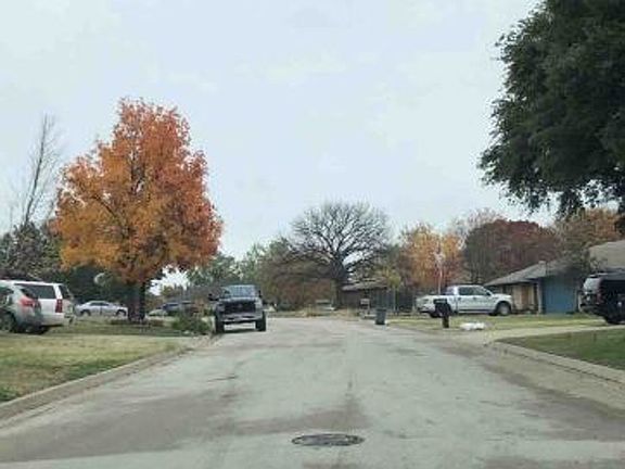 Exterior Neighborhood (street photo)