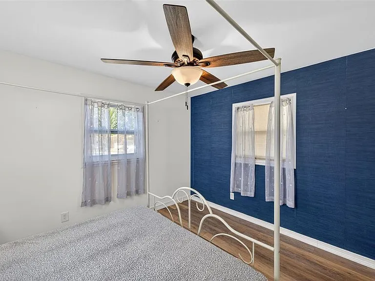 5900 Cypress St N — Photo 14