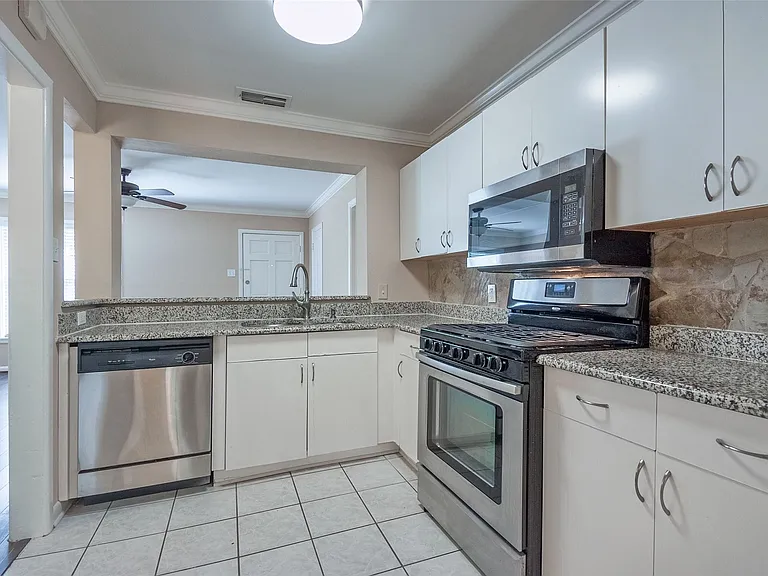10619 Sylvia Dr — Photo 4