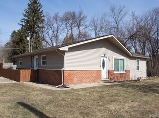 2905 Jackson Blvd, Highland, MI