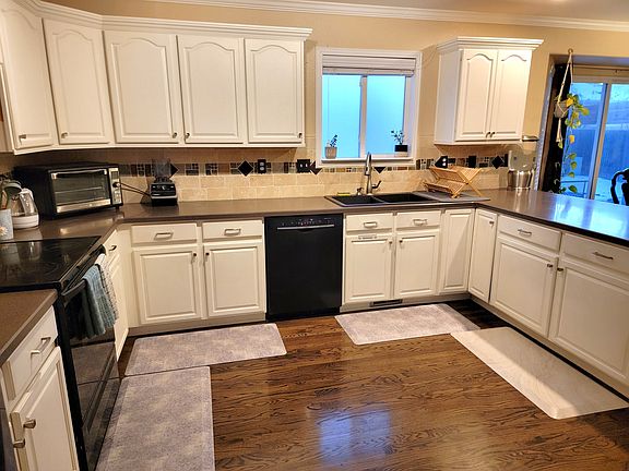Spacious kitchen with new stove & refrigerator