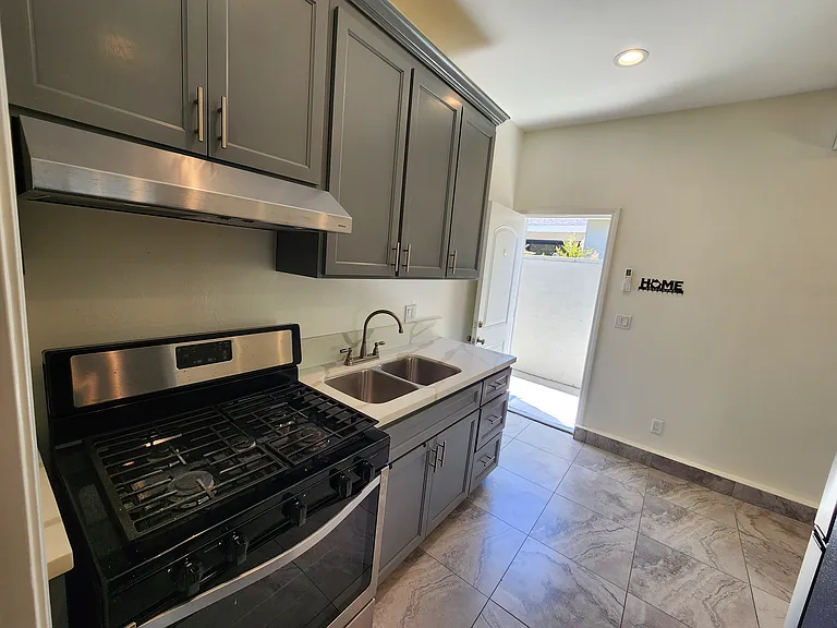 9852 Cabanas Ave — Photo 7