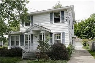 214 Territorial Rd W photo 1