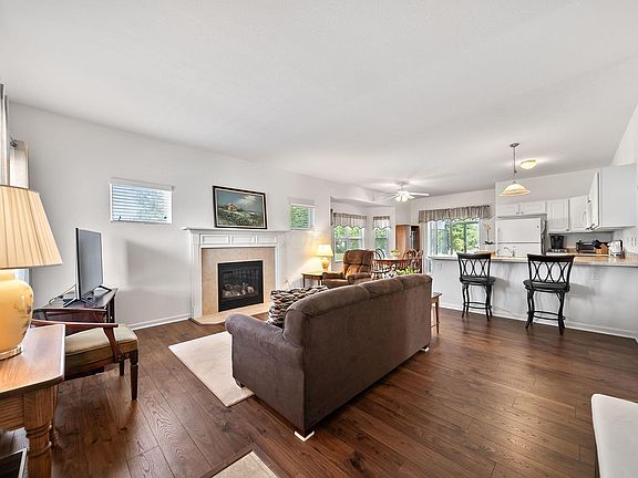3rd image of 6244 Maple Glen Dr