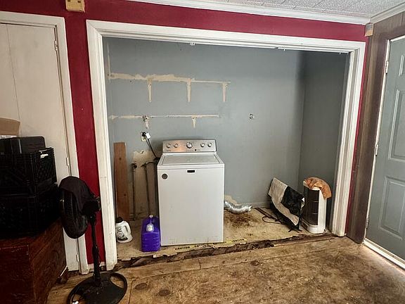 3rd image of 110 E Register Ave