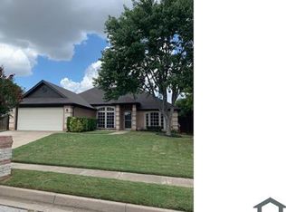 621 Arbor Ln, Burleson, TX 76028