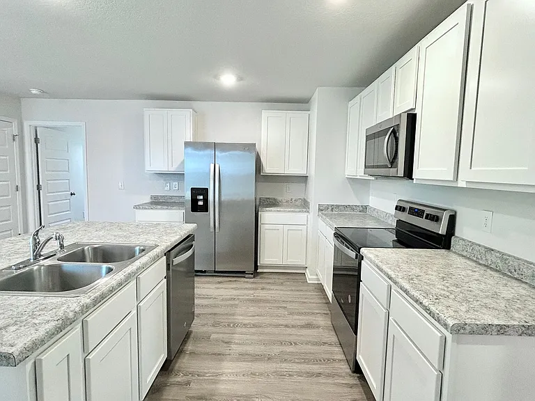5386 Peach Dr — Photo 3