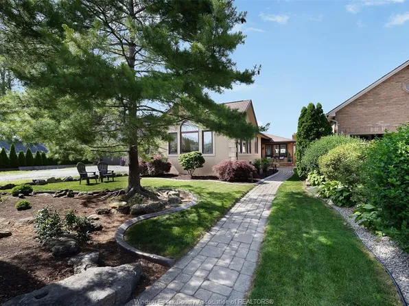 12862 Riverside Dr E, Tecumseh, ON N8N 1A8