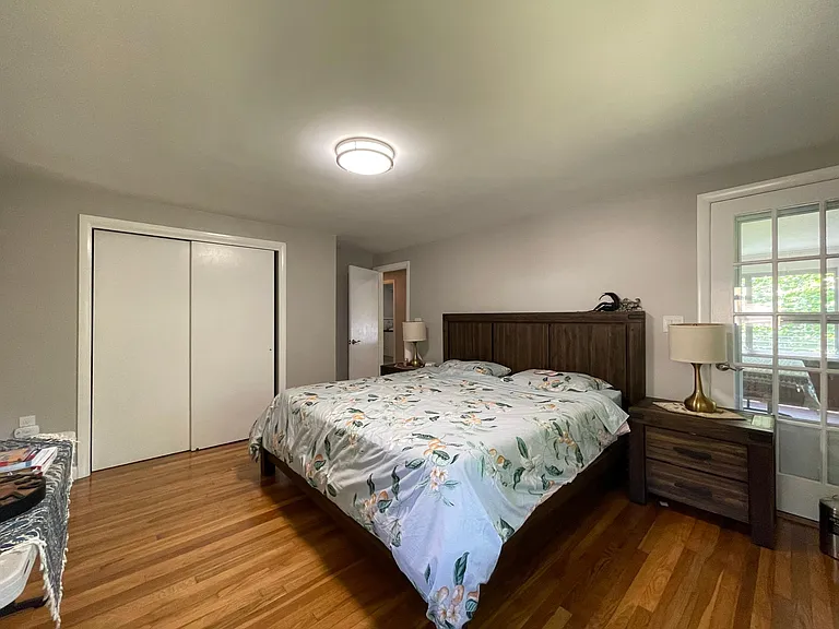 Master bedroom. The furniture in this picture is not included.