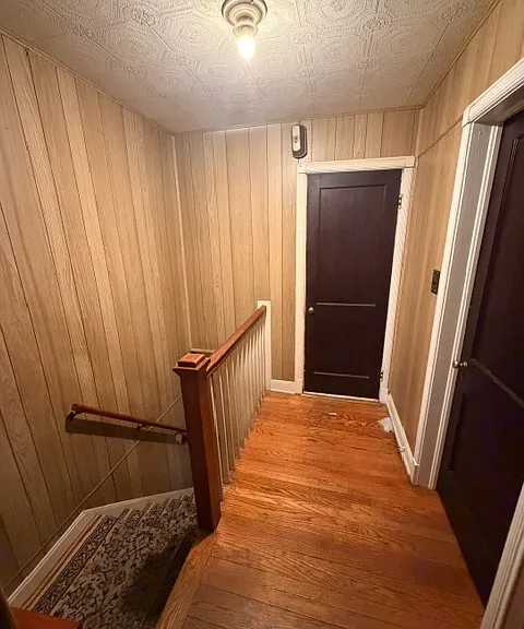 Top floor with 3 beds and 1 bath