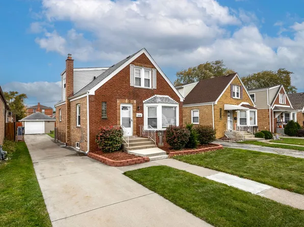 8748 S California Ave, Evergreen Park, IL 60805
