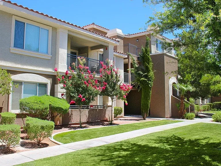Avalon at Seven Hills — Photo 32