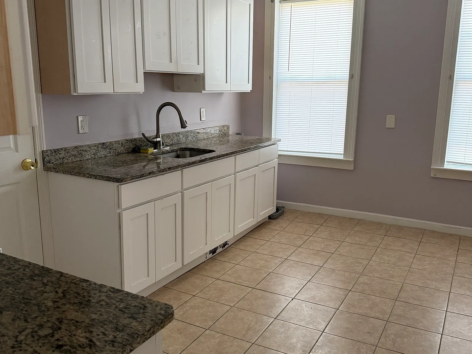 3 bed, 2.0 bath, 2568 sqft, $1,750 — Photo 2