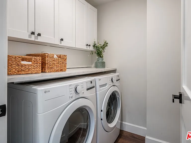 1147 N Beachwood Dr #5 — Photo 20