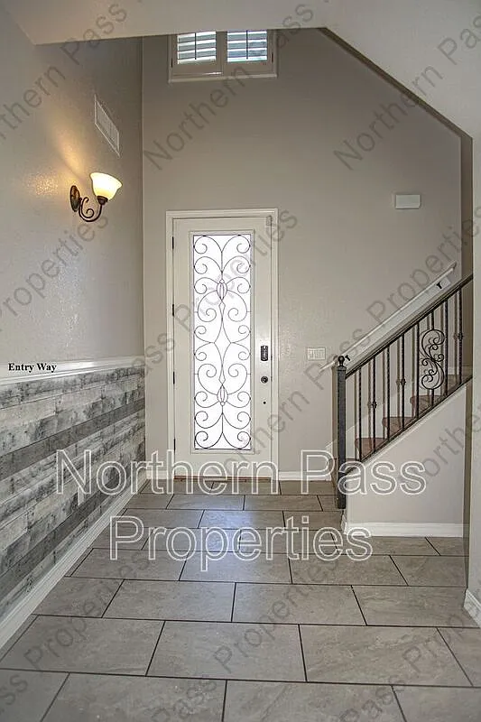 4 bed, 2.5 bath, 2128 sqft, $2,295 — Photo 3