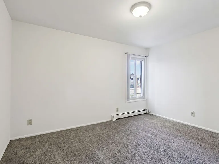 Mayfair Apartments — Photo 22