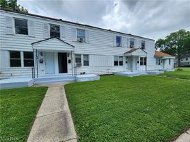 956 S Central Dr, Lorain, OH