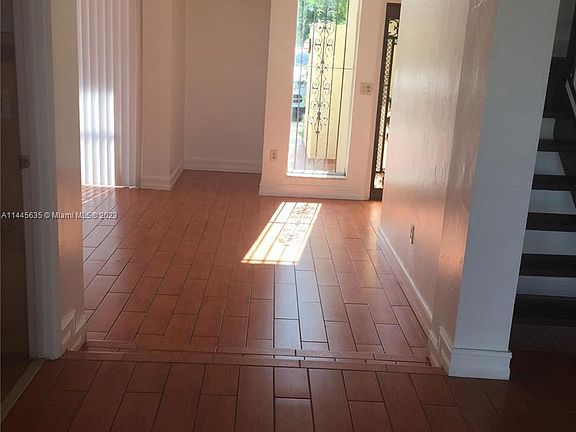 4th image of 9141 Fontainebleau Blvd #33