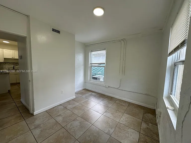 728 SW 6th St #2 — Photo 12