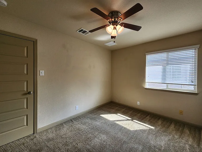 789 Great Oaks Dr — Photo 17