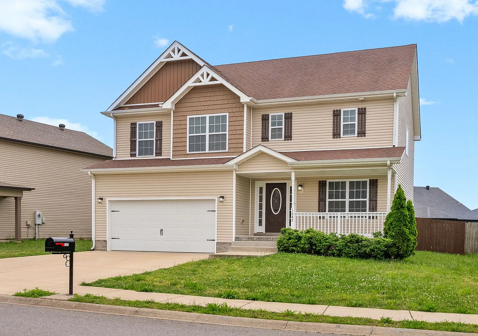 Pet Friendly Four Bedroom! — Photo 2