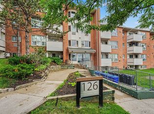 126 Bell Farm Rd #415, Barrie, ON L4M 6J3