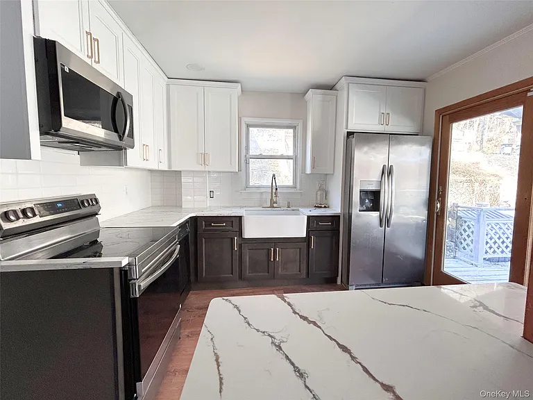 451 E Main St — Photo 8