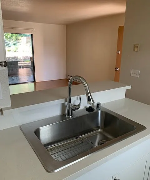 300 Glenwood Cir #190 — Photo 6