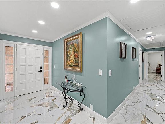 4th image of 14 Westwood Cir SW