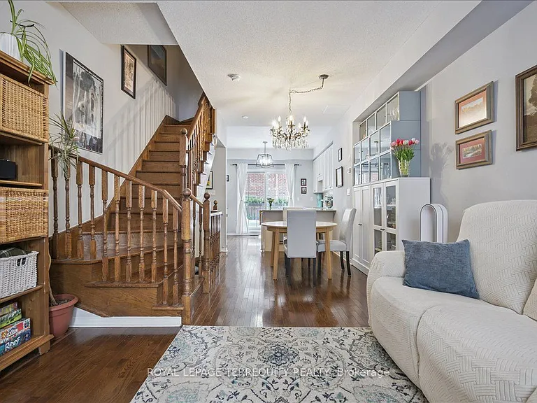 101 The Queensway #Townhouse 2 — Photo 7