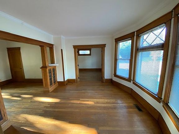 5th image of 2526 Franklin Ave