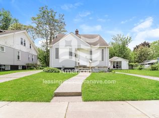 5065 Lafontaine St, Grosse Pointe, MI 48236