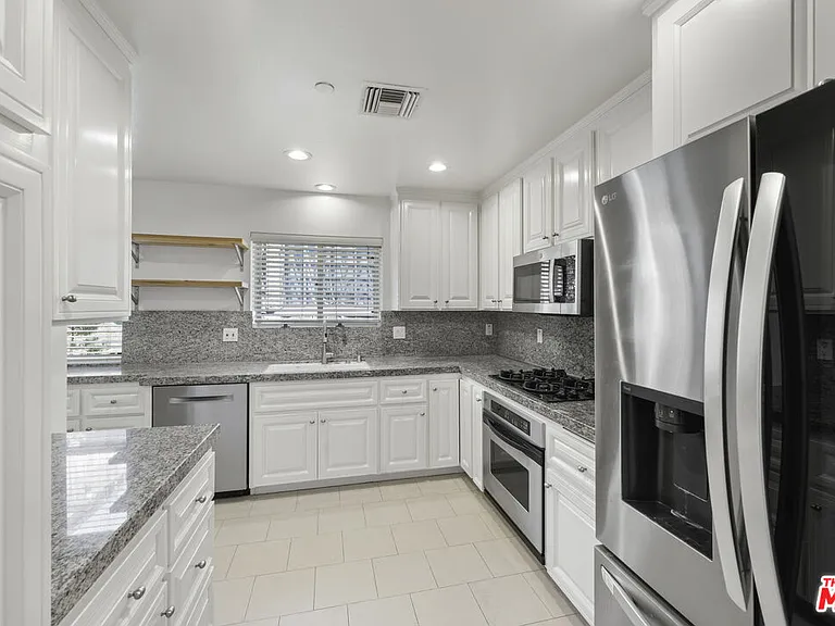1820 Benecia Ave #402 — Photo 38